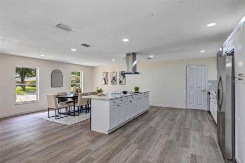 House in Altamonte Springs, Florida 3 bedrooms, 172.05 sq.m. № 1760105 - photo 12