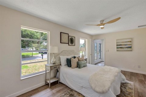 House in Altamonte Springs, Florida 3 bedrooms, 172.05 sq.m. № 1760105 - photo 21