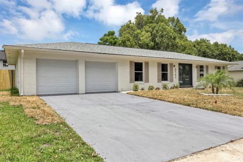 House in Altamonte Springs, Florida 3 bedrooms, 172.05 sq.m. № 1760105 - photo 2