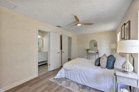 House in Altamonte Springs, Florida 3 bedrooms, 172.05 sq.m. № 1760105 - photo 19