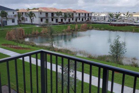 Townhouse in Homestead, Florida 4 bedrooms, 163.23 sq.m. № 1811122 - photo 14