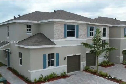 Townhouse in Homestead, Florida 4 bedrooms, 163.23 sq.m. № 1811122 - photo 9