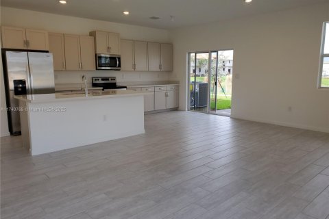 Townhouse in Homestead, Florida 4 bedrooms, 163.23 sq.m. № 1811122 - photo 8