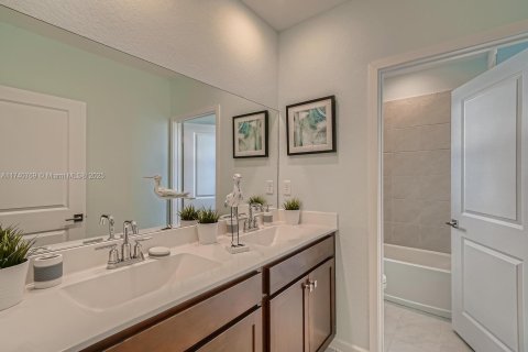 Townhouse in Homestead, Florida 4 bedrooms, 163.23 sq.m. № 1811122 - photo 4