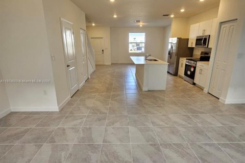 Townhouse in Florida City, Florida 3 bedrooms № 1937355 - photo 4