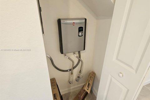 Adosado en alquiler en Florida City, Florida, 3 dormitorios № 1937355 - foto 24