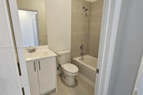 Townhouse in Florida City, Florida 3 bedrooms № 1937355 - photo 18