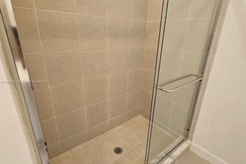Townhouse in Florida City, Florida 3 bedrooms № 1937355 - photo 17