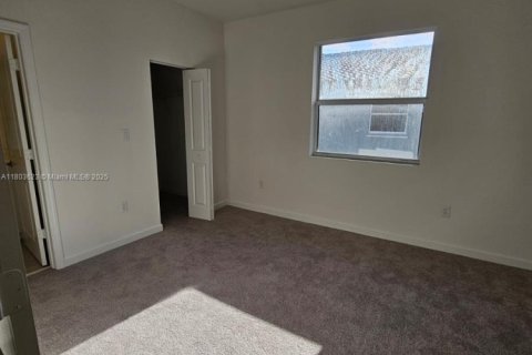 Townhouse in Florida City, Florida 3 bedrooms № 1937355 - photo 20