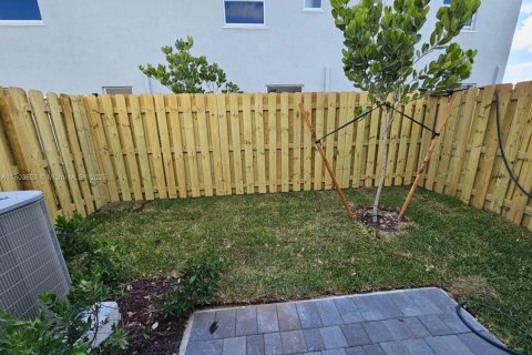 Townhouse in Florida City, Florida 3 bedrooms № 1937355 - photo 27