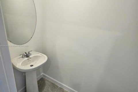 Townhouse in Florida City, Florida 3 bedrooms № 1937355 - photo 26