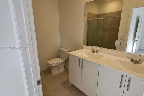 Townhouse in Florida City, Florida 3 bedrooms № 1937355 - photo 21