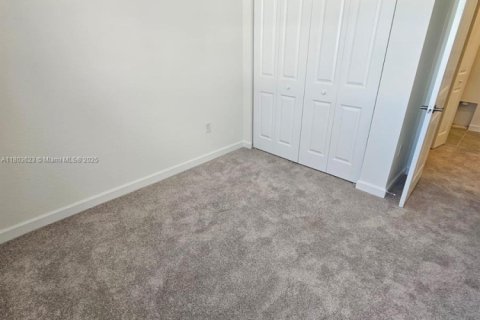 Townhouse in Florida City, Florida 3 bedrooms № 1937355 - photo 16