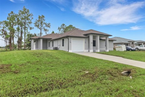 Propiedad comercial en venta en Lehigh Acres, Florida, 221.39 m2 № 1947061 - foto 2