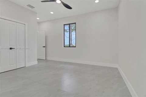 Propiedad comercial en venta en Lehigh Acres, Florida, 221.39 m2 № 1947061 - foto 28