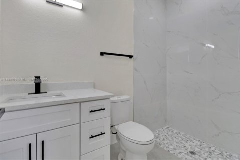 Propiedad comercial en venta en Lehigh Acres, Florida, 221.39 m2 № 1947061 - foto 29