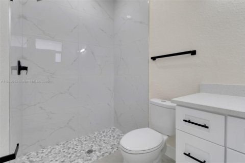 Propiedad comercial en venta en Lehigh Acres, Florida, 221.39 m2 № 1947061 - foto 19