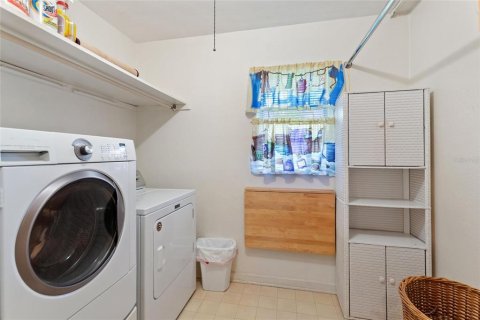 Купить виллу или дом в Индиан Лейк Эстейтс, Флорида 9 комнат, 284.28м2, № 2220248 - фото 27