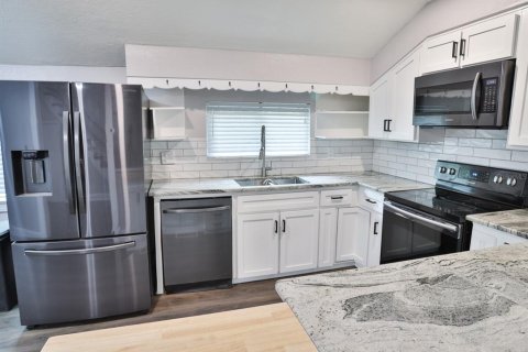 Casa en venta en Plant City, Florida, 3 dormitorios, 203.73 m2 № 2109932 - foto 8