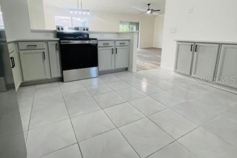 Villa ou maison à vendre à Kissimmee, Floride: 4 chambres, 177.44 m2 № 2400942 - photo 5