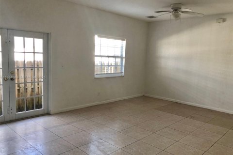 Casa en alquiler en Hallandale Beach, Florida, 3 dormitorios, 157.93 m2 № 1992846 - foto 7