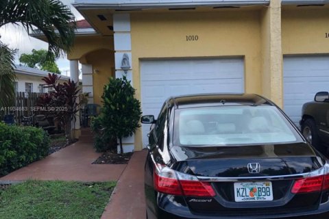 Casa en alquiler en Hallandale Beach, Florida, 3 dormitorios, 157.93 m2 № 1992846 - foto 4