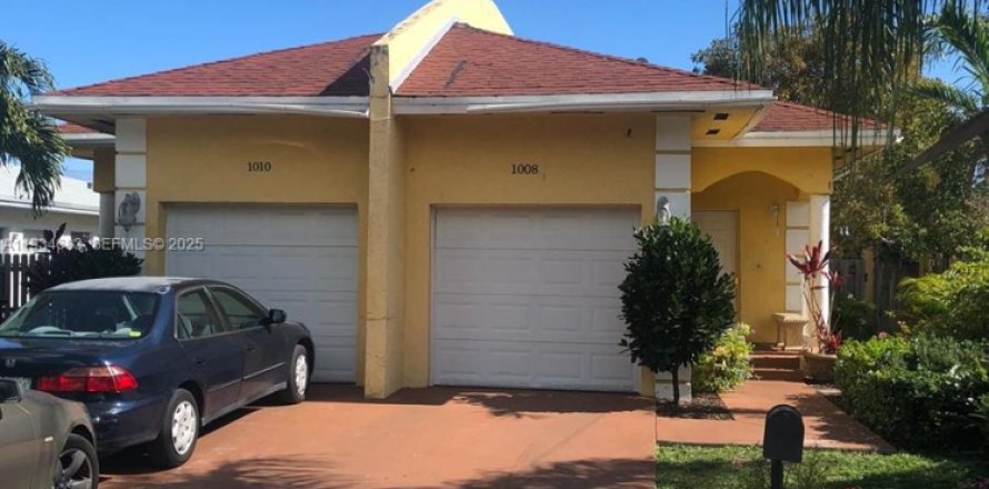 Casa en Hallandale Beach, Florida 3 dormitorios, 157.93 m2 № 1992846