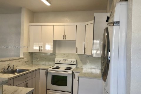 Casa en alquiler en Hallandale Beach, Florida, 3 dormitorios, 157.93 m2 № 1992846 - foto 5