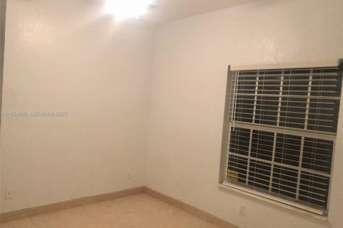 Casa en alquiler en Hallandale Beach, Florida, 3 dormitorios, 157.93 m2 № 1992846 - foto 9