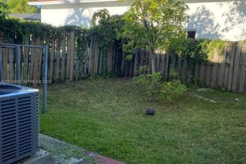 Casa en alquiler en Hallandale Beach, Florida, 3 dormitorios, 157.93 m2 № 1992846 - foto 15