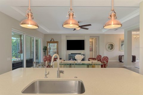 House in Bradenton, Florida 4 bedrooms, 252.79 sq.m. № 2312470 - photo 16