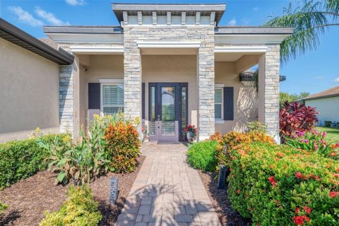 House in Bradenton, Florida 4 bedrooms, 252.79 sq.m. № 2312470 - photo 4