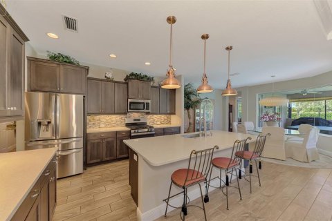 House in Bradenton, Florida 4 bedrooms, 252.79 sq.m. № 2312470 - photo 10