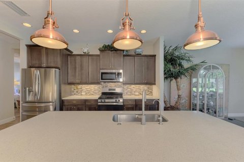 House in Bradenton, Florida 4 bedrooms, 252.79 sq.m. № 2312470 - photo 15