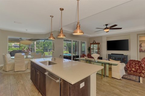 House in Bradenton, Florida 4 bedrooms, 252.79 sq.m. № 2312470 - photo 23