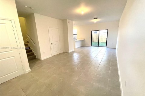 Touwnhouse à louer à Miami, Floride: 3 chambres, 123.65 m2 № 1693265 - photo 4