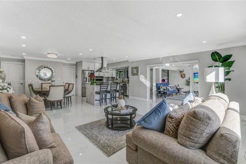 Villa ou maison à vendre à Miami, Floride: 5 chambres, 261.61 m2 № 1986448 - photo 27