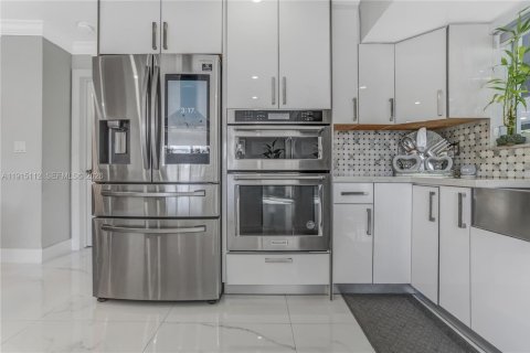 Villa ou maison à vendre à Miami, Floride: 5 chambres, 261.61 m2 № 1986448 - photo 9