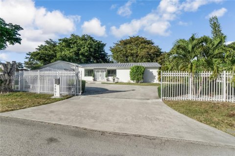 Villa ou maison à vendre à Miami, Floride: 5 chambres, 261.61 m2 № 1986448 - photo 5