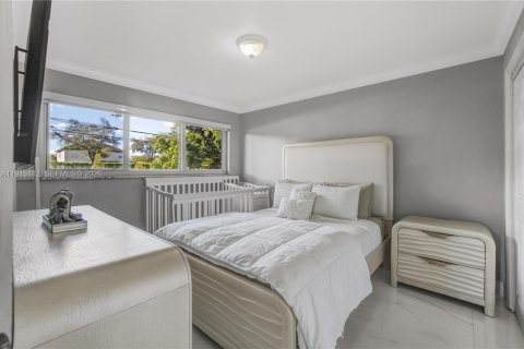 Villa ou maison à vendre à Miami, Floride: 5 chambres, 261.61 m2 № 1986448 - photo 15
