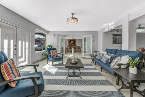 Villa ou maison à vendre à Miami, Floride: 5 chambres, 261.61 m2 № 1986448 - photo 21