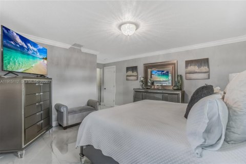 Villa ou maison à vendre à Miami, Floride: 5 chambres, 261.61 m2 № 1986448 - photo 12