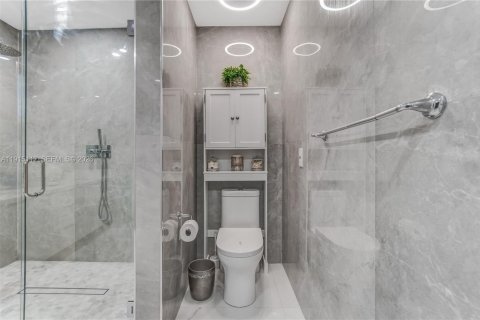 Villa ou maison à vendre à Miami, Floride: 5 chambres, 261.61 m2 № 1986448 - photo 14