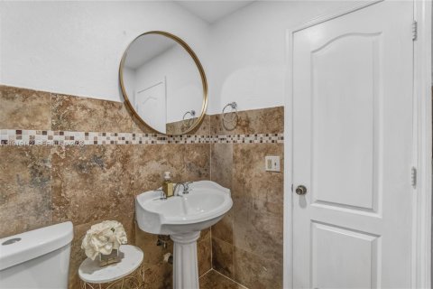 Villa ou maison à vendre à Miami, Floride: 5 chambres, 261.61 m2 № 1986448 - photo 18