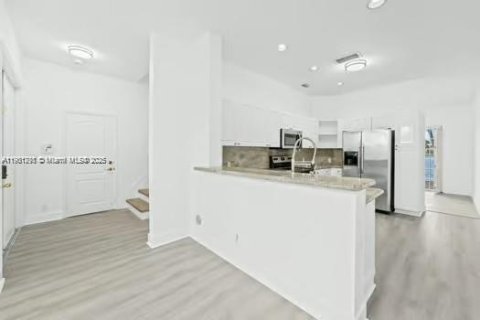 Townhouse in Miami, Florida 3 bedrooms, 193.24 sq.m. № 1953251 - photo 25