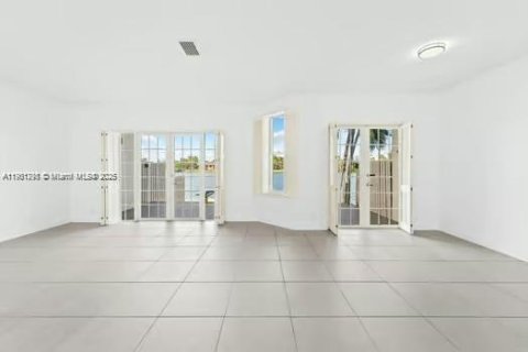 Townhouse in Miami, Florida 3 bedrooms, 193.24 sq.m. № 1953251 - photo 22