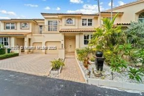 Townhouse in Miami, Florida 3 bedrooms, 193.24 sq.m. № 1953251 - photo 26