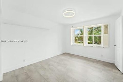 Townhouse in Miami, Florida 3 bedrooms, 193.24 sq.m. № 1953251 - photo 11