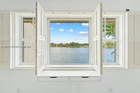 Townhouse in Miami, Florida 3 bedrooms, 193.24 sq.m. № 1953251 - photo 6