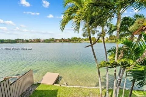 Townhouse in Miami, Florida 3 bedrooms, 193.24 sq.m. № 1953251 - photo 28